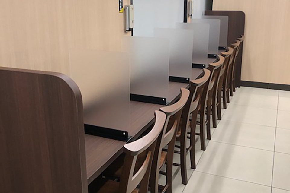 飛沫防止アクリルパーテーション｜製品紹介｜棚橋工業株式会社